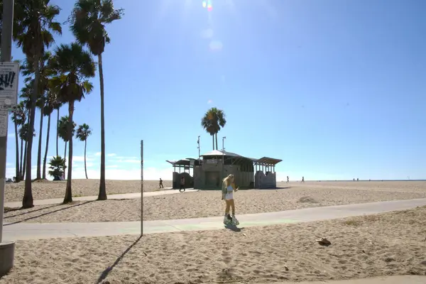 Los Angeles, ABD. 21 Eylül 1 0 1: Los Angeles, Kaliforniya 'da gezinen kadın.