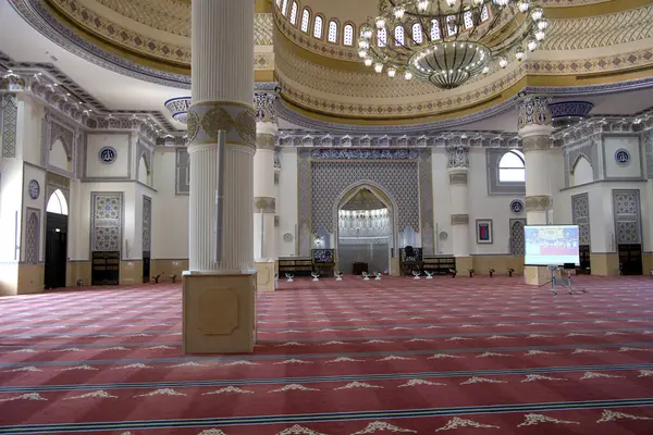 Camiinin içi, eski Dubai 'deki cami. 