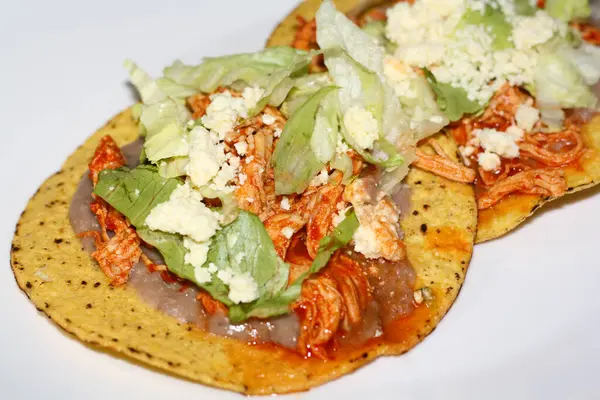 Tostadas lezzetli Meksika yemekleri, yakın plan.