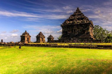 Ijo Tapınağı, Endonezya 'nın Yogyakarta kentinin yaklaşık 18 km doğusunda bulunan bir Hindu kandisidir. Tapınak, Mataram Krallığı döneminde 10. ve 11. yüzyıllar arasında inşa edilmiştir..