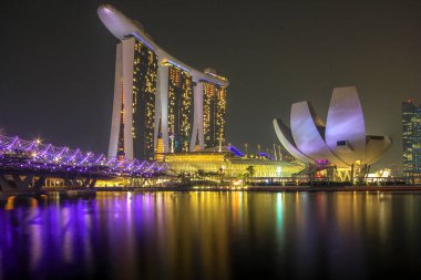 Singapur, resmi adıyla Singapur Cumhuriyeti, Güneydoğu Asya 'da bulunan bir ada ülkesidir. 23 05 2023