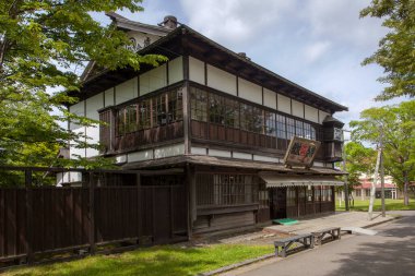 Japonya 'nın dağlık kuzey adası Hokkaido' nun başkenti olan Sapporo, bira, kayak ve dev buz heykellerinin yer aldığı yıllık Sapporo Kar Festivali ile ünlüdür..