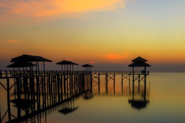Surabaya, Endonezya 'nın Doğu Cava eyaletinin başkenti ve Jakarta' dan sonra ülkenin en büyük ikinci şehridir. 08 02 2023
