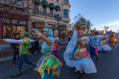Tokyo Disney Resort 'taki tema parkı Urayasu, Chiba Bölgesi, Japonya, Tokyo yakınlarında. 25 05 2023