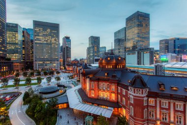 Tokyo İstasyonu, Chiyoda City, Tokyo, Japonya 'da bulunan bir tren istasyonudur. Orijinal istasyon Chiyoda 'nın Marunouchi iş bölgesinde, İmparatorluk Sarayı' nın yanında yer almaktadır. 19 Haziran 2018
