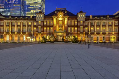 Tokyo İstasyonu, Chiyoda City, Tokyo, Japonya 'da bulunan bir tren istasyonudur. Orijinal istasyon Chiyoda 'nın Marunouchi iş bölgesinde, İmparatorluk Sarayı' nın yanında yer almaktadır. 19 Haziran 2018