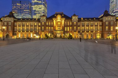 Tokyo İstasyonu, Chiyoda City, Tokyo, Japonya 'da bulunan bir tren istasyonudur. Orijinal istasyon Chiyoda 'nın Marunouchi iş bölgesinde, İmparatorluk Sarayı' nın yanında yer almaktadır. 19 Haziran 2018
