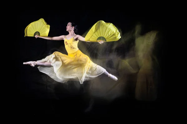 Балерина Танцует Светом Jakarta Indonesia Включает Несколько Огней Получить Уникальное — стоковое фото