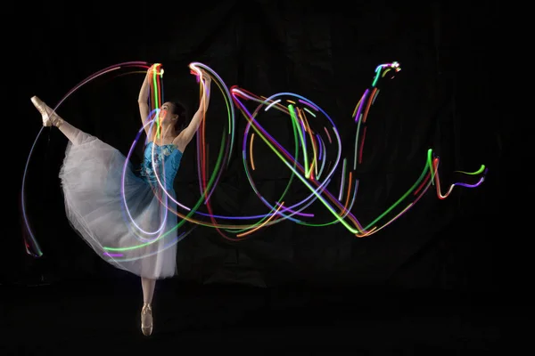 Bela Bailarina Dançando Com Luz Jacarta Indonésia Tiro Várias Luzes — Fotografia de Stock