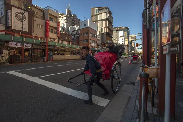 Tokio Drukke Hoofdstad Van Japan Mengt Ultramoderne Traditionele Van Neonverlichte Rechtenvrije Stockfoto's