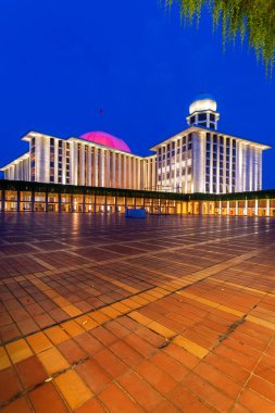 Jakarta, Endonezya 'daki İstiklal Camii, Güneydoğu Asya' nın en büyük camii ve ibadet kapasitesi açısından altıncı camii. 12 11 2024