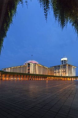 Jakarta, Endonezya 'daki İstiklal Camii, Güneydoğu Asya' nın en büyük camii ve ibadet kapasitesi açısından altıncı camii. 12 11 2024