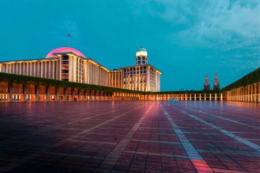 Jakarta, Endonezya 'daki İstiklal Camii, Güneydoğu Asya' nın en büyük camii ve ibadet kapasitesi açısından altıncı camii. 12 11 2024