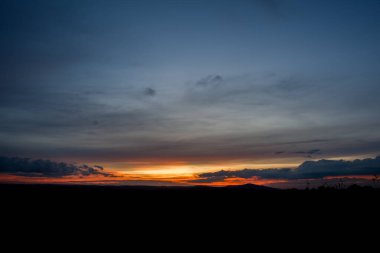 Bulutlu gün batımı