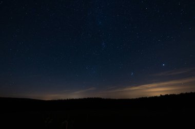 Gece gökyüzünde Samanyolu Galaksisi