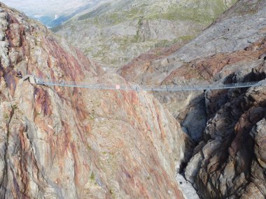 Yazın Avusturya Alpleri - panorama, şelale