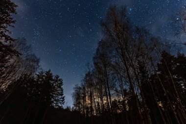 Kışın gökyüzünde Samanyolu