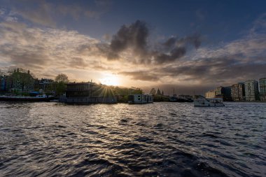 Günbatımında Amsterdam Şehri