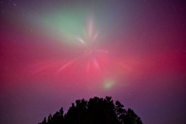 Gökyüzündeki Aurora Borealis