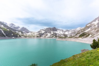 Alplerdeki göl