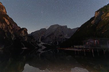 Dağlarda güzel bir gün batımı