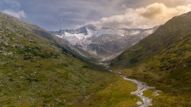 Dağların güzel manzarası