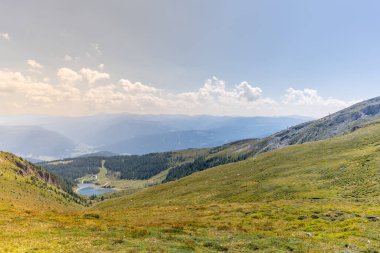 Yazın güzel dağ manzarası