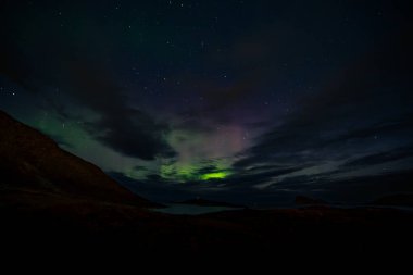 Norveç 'in dağlarında Aurora Borealis