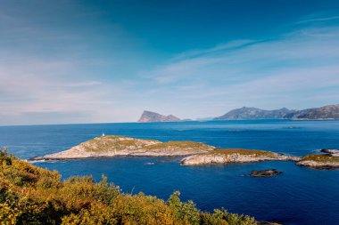 Norveç doğa manzarası arka planı üzerine