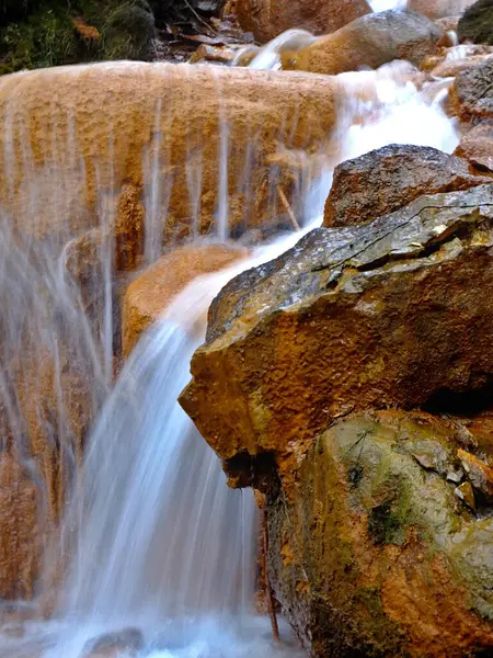 Yas pınarının şelalesinden harika bir parça..
