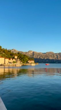 Kotor Körfezi ve Montgro 'daki Kotor Şehri manzarası. Adriyatik Denizi.