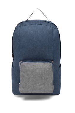 Beyaz arka planda fermuarı ve omuz kayışları olan boş bir sırt çantası. Sırt çantasıyla seyahat. Okul naylon çantasını katlıyorum. Üst görünüm modeli.