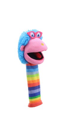 Beyaz arka planda izole edilmiş komik çorap kuklası. El tiyatrosu yumuşak oyuncak koleksiyonu. Metin için boşluk. Üst Manzara. Yüksek çözünürlüklü. Stüdyo çekimi.