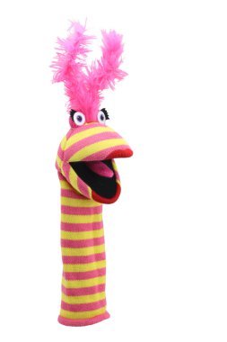 Beyaz arka planda izole edilmiş küçük komik çorap kuklası. El tiyatrosu yumuşak oyuncak koleksiyonu. Metin için boşluk. Üst Manzara. Yüksek çözünürlüklü. Stüdyo çekimi.