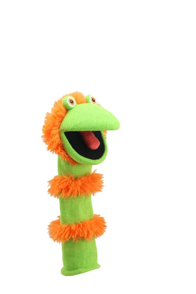 Beyaz arka planda izole edilmiş küçük komik çorap kuklası. El tiyatrosu yumuşak oyuncak koleksiyonu. Metin için boşluk. Üst Manzara. Yüksek çözünürlüklü. Stüdyo çekimi.