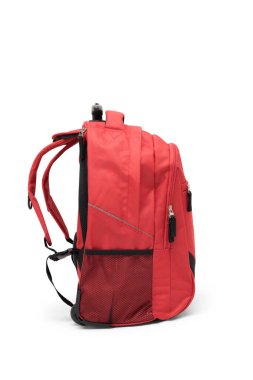 Beyaz arka planda kırmızı yuvarlanan sırt çantası. Fermuarlı ve omuz bantlı seyahat çantası. Sırt çantası mı? Tuval okul çantası. Kolu ve tekerlekleri olan katlanabilir çanta. en üstteki görünüm.