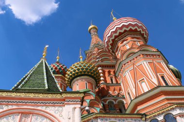 Kızıl Meydan, Moskova, Rusya 'daki St. Basils Katedrali' nin renkli güzel kubbeleri. Yüksek kalite fotoğraf.