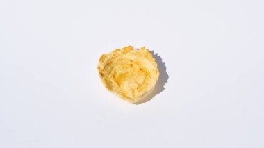 Beyaz bir yüzeyde Basit Boşaltma Çipi