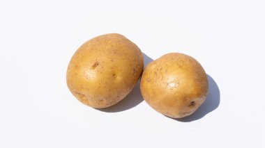 Beyaz Arkaplanda İki Patates Gösterimi