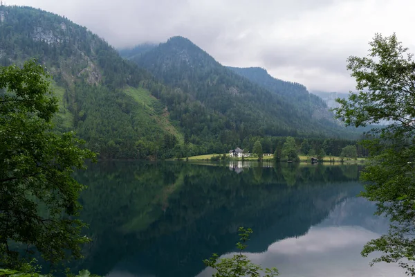 Jezioro Langbathsee Lecie Chmurami Austria — Zdjęcie stockowe