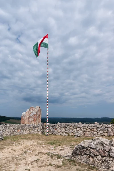 Castelo Csesznek Com Bandeira Húngara Verão Hungria — Fotografia de Stock