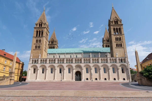 Sts. Pecs, Macaristan 'daki Peter ve Pauls Katedrali Bazilikası