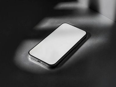 Pürüzsüz Tasarım ve Modern Teknoloji ile Karanlık Yüzeyde Beyaz Akıllı Telefon