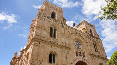 Ekvador 'da çok ünlü ve önemli bir kilise olan kilise Cuenca' da yer almaktadır. Mimarisi eşsiz.