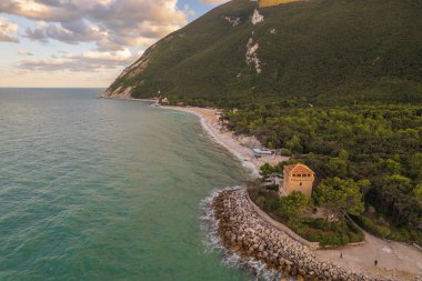 İtalya 'daki Portonovo' nun havadan görünüşü