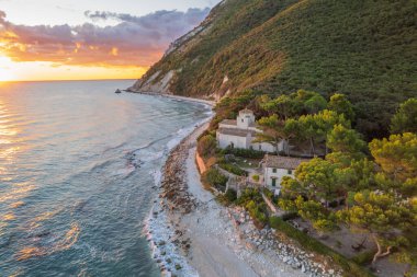 İtalya 'daki Portonovo' nun havadan görünüşü