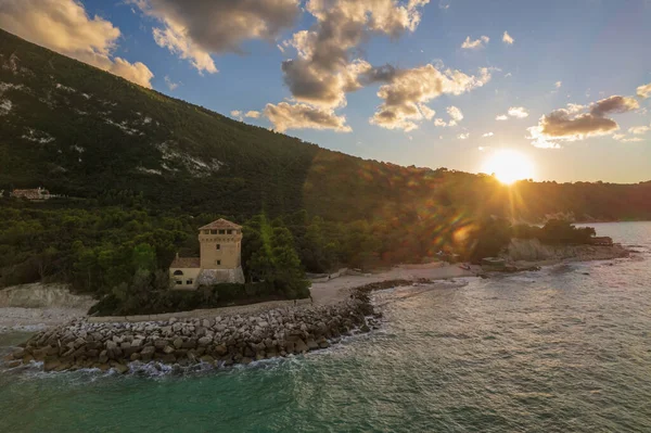 İtalya 'daki Portonovo' nun havadan görünüşü