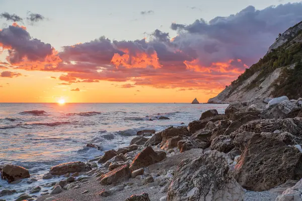 İtalya 'daki Portonovo' nun havadan görünüşü