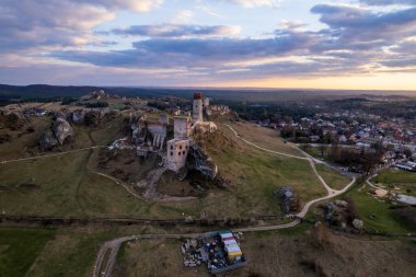 Polonya 'daki Olsztyn' deki kalenin hava manzarası yıkılıyor
