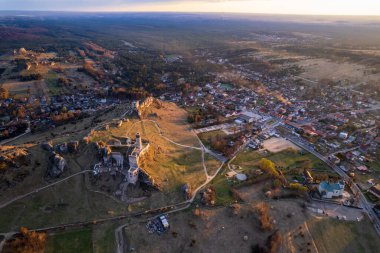 Polonya 'daki Olsztyn' deki kalenin hava manzarası yıkılıyor